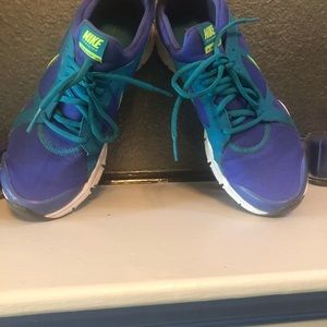 Women’s Nike Training Tennis Shoes 8.5 Very pretty